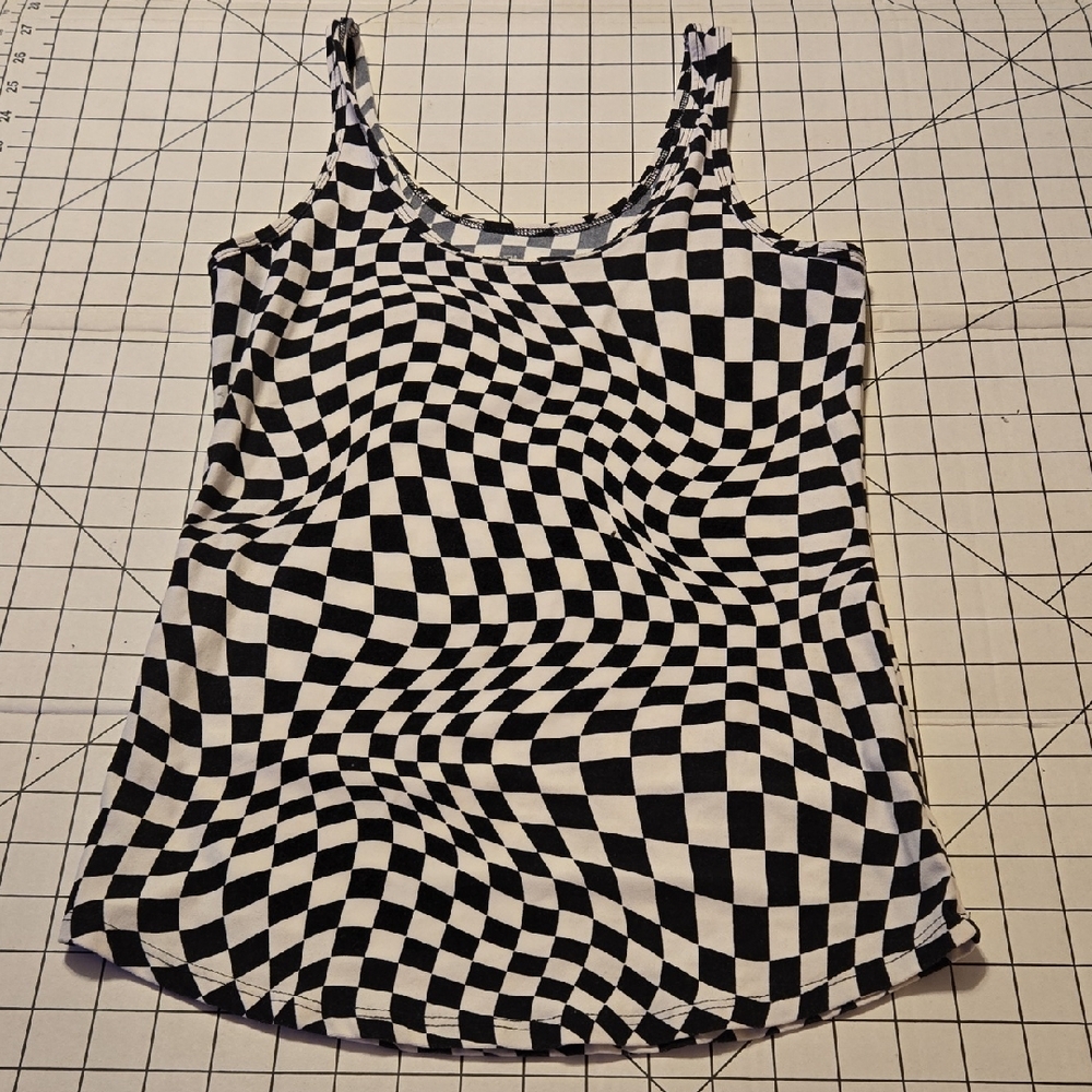 No Boundaries Black and White Optical Illusion Camisole Medium: D